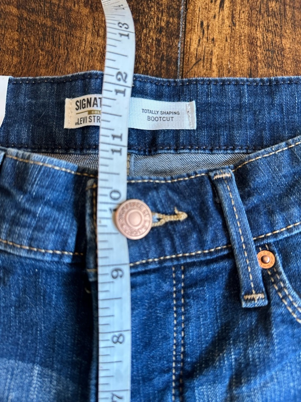 NWT Signature by Levi Strauss & Co. Totally Shaping Bootcut Jeans, Size 12L - Picture 7 of 9